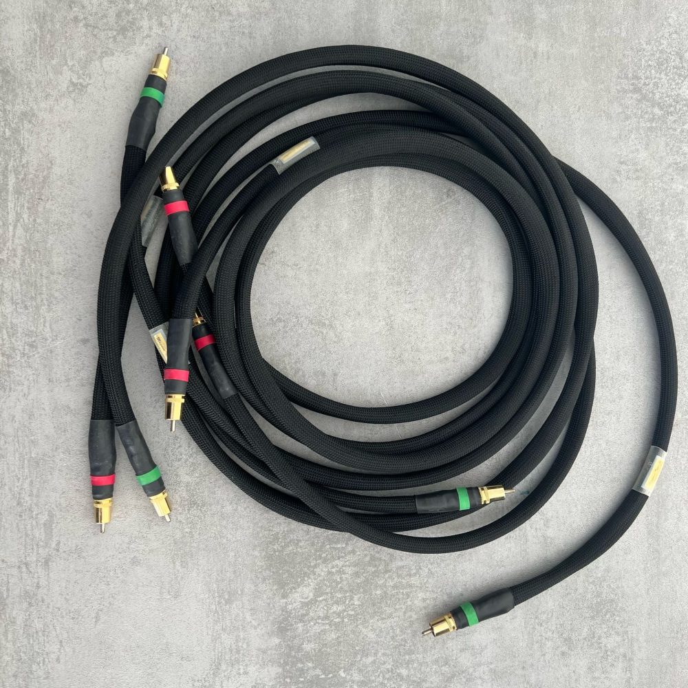 Magnan 2.50 m RCA-RCA (USED) Magnan 2.50 m RCA-RCA (USED)